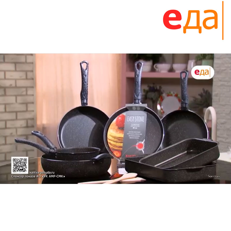 Сегодня прекрасные ведущие передачи «Выпечка на пАру» телеканала «Еда» показывают как готовить вкуснейшую Королевскую ватрушку.